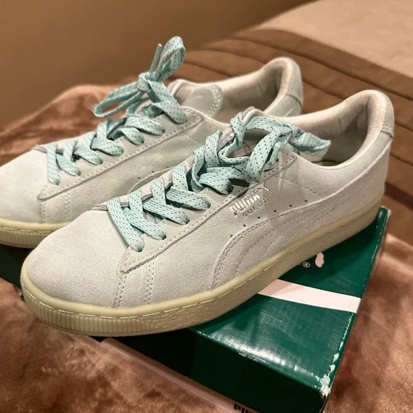 Mint green Pumas